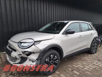 skadebil auto Fiat 600 600 (365), Hatchback 5-drs, 2023 1.2 Hybrid 100 2025/4