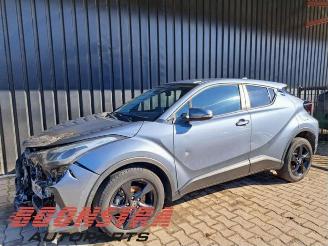 Salvage car Toyota C-HR C-HR (X1,X5), SUV, 2016 1.8 16V Hybrid 2023/3