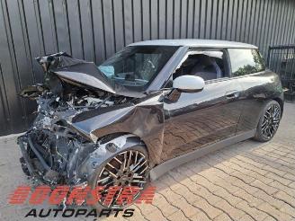 Unfallwagen Mini Mini Mini Electric (J01), Hatchback 3-drs, 2023 Cooper E 40.7 kWh 2025/4