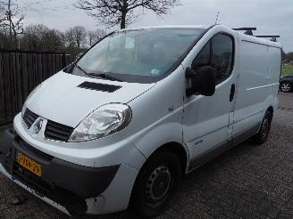 skadebil bedrijf Renault Trafic 2.0 dci Automaaat 2012/8