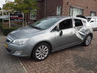Unfallwagen Opel Astra 1.4 Turbo cosmo 2012/3