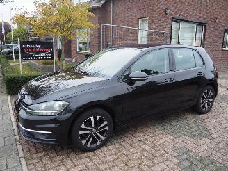 uszkodzony samochody osobowe Volkswagen Golf 1.0 TSI Trendline 2019/12