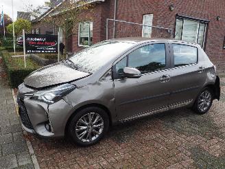 Vaurioauto  passenger cars Toyota Yaris 1.5 VVT-i Executive Automaat 2017/12