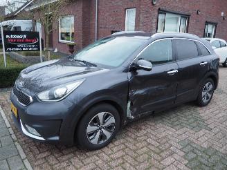 skadebil auto Kia Niro 1.6 firs edition hybrid 2017/1