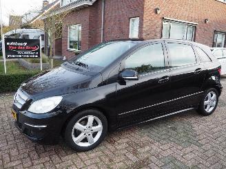 krockskadad bil auto Mercedes B-klasse 170 Business Class Automaat 2009/4