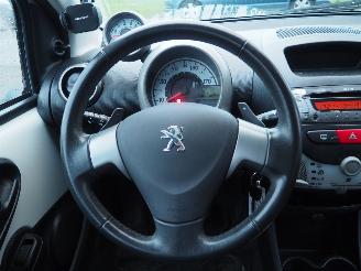 Peugeot 107 1.0 Active Automaat picture 15