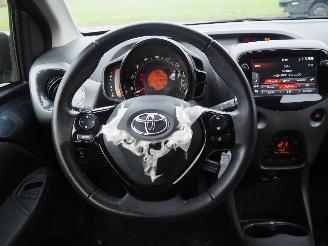 Toyota Aygo 1.0 VVT-i X-Joy picture 21