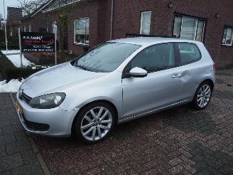 Vaurioauto  passenger cars Volkswagen Golf 1.6 TDI Trendline 2010/1