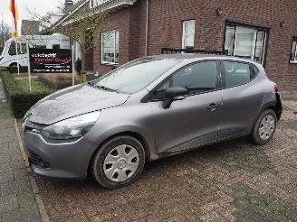 Schadeauto Renault Clio 0.9 TCe Authentique 2014/5
