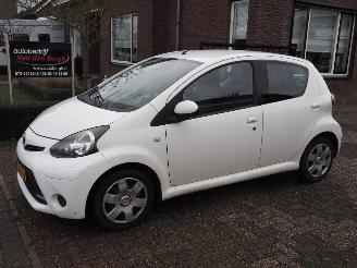 Damaged car Toyota Aygo 1.0 VVT-i Aspiration 2012/11