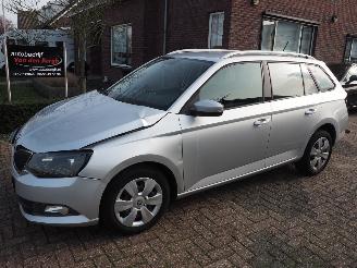 krockskadad bil auto Skoda Fabia 1.2 tsi ambition 2016/11