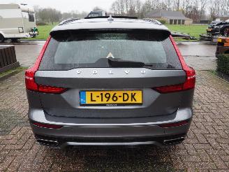 Volvo V-60 2.0 B3 r-Design Motorschade picture 5