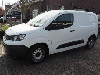skadebil bedrijf Peugeot Partner 1.5 Hdi Premium Automaat 2020/5