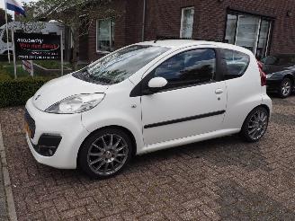 skadebil auto Peugeot 107 1.0 Active 2012/9