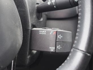 Renault Clio 0.9 Tce Expression picture 18