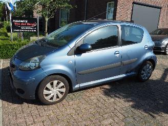 Vaurioauto  passenger cars Toyota Aygo 1.0-12V 2009/5