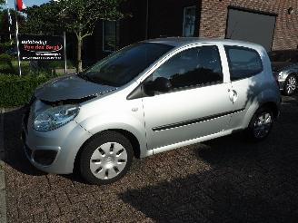 skadebil auto Renault Twingo 1.2 Authentique 2009/11