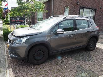 skadebil auto Peugeot 2008 1.2 PureTech Allure 2017/6