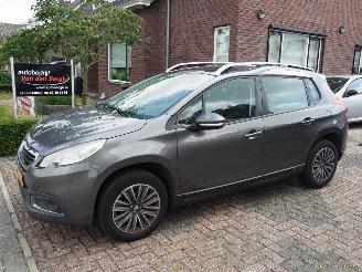 Voiture accidenté Peugeot 2008 1.2 Vti Active Pack Premium 2014/4