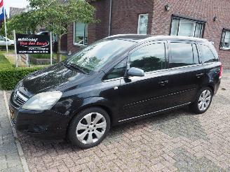 damaged passenger cars Opel Zafira 1.8 Cosmo 7 Persoons 2010/3