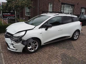 Damaged car Renault Clio 0.9 TCe Limited 2016/12