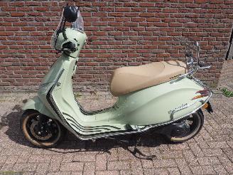 krockskadad bil bromfiets La Souris  Valexim 2024/11