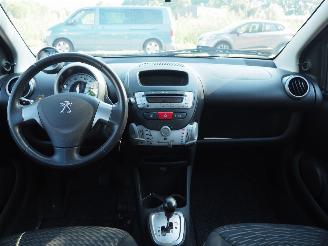 Peugeot 107 1.0 Active Automaat picture 14
