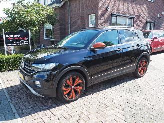 damaged passenger cars Volkswagen T-Cross 1.0 TSI Life 2020/4