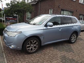 Damaged car Mitsubishi Outlander 2.0 PHEV Instyle 2013/11