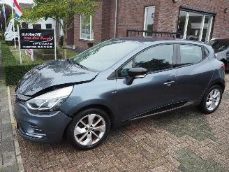 Voiture accidenté Renault Clio 1.5 Dci Limited Automaat 2017/6
