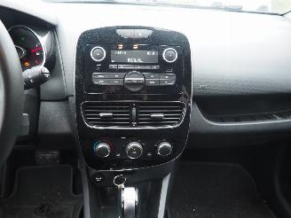 Renault Clio 1.5 Dci Limited Automaat picture 19
