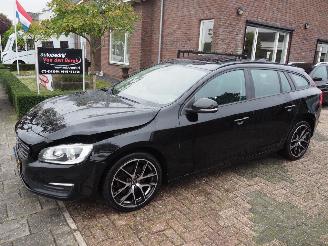 uszkodzony samochody osobowe Volvo V-60 2.0 D2 Momentum 2016/9