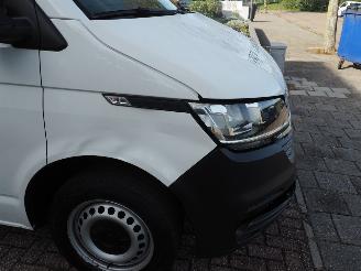 Volkswagen Transporter 2.0 TDi L1H1 DC 5 Persoons picture 13