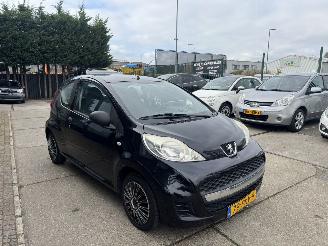 Peugeot 107 1.0 AIRCO picture 3