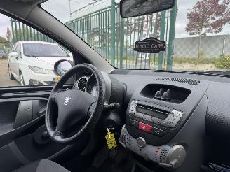 Peugeot 107 1.0 AIRCO picture 6