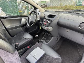 Peugeot 107 1.0 50KW AIRCO LEER 5-DEURS picture 6