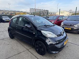 Peugeot 107 1.0 12V AIRCO picture 3