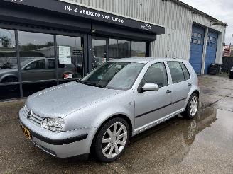 Damaged car Volkswagen Golf 1.4 16V AIRCO 5-DEURS 2002/4