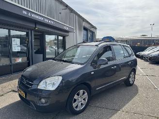 Damaged car Kia Carens 2.0 AIRCO 2007/11