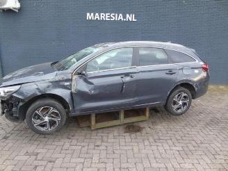 Vrakbiler auto Hyundai I-30 i30 Wagon (PDEF5), Combi, 2017 1.5 T-GDI 16V Hybrid 48V 2022/1
