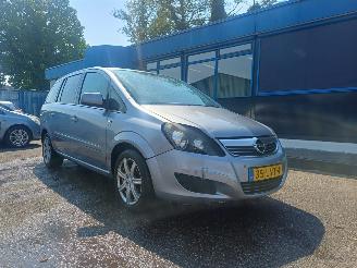 uszkodzony samochody osobowe Opel Zafira 1.6 111 years Edition 2010/5