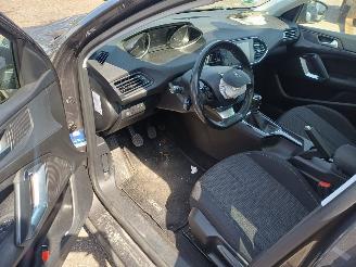 Peugeot 308 SW 1.2 PureTech Blue Lease Executive picture 5