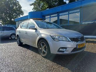 Voiture accidenté Kia Cee d 1.4 CVVT X-tra 2011/6