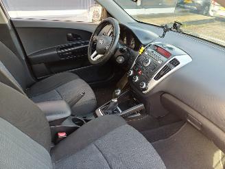 Kia Cee d 1.4 CVVT X-tra picture 5