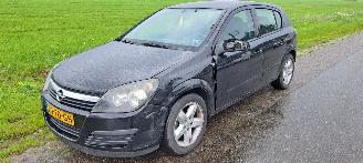 Vaurioauto  passenger cars Opel Astra H 1.9 CDTI 2006/7