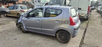 Nissan Pixo  picture 5