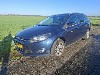 Vaurioauto  passenger cars Ford Focus III TURNIER 1.0 EcoBoost 2013/7