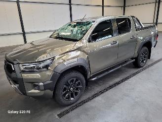 krockskadad bil auto Toyota Hilux 2.8 D-4D 150-KW Automaat 4-WD Invincible 2020/12
