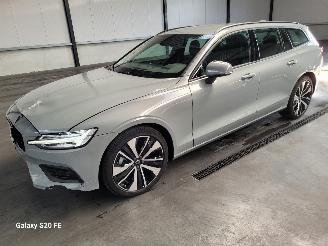 Vaurioauto  passenger cars Volvo V-60 2.0 B4 145-KW Automaat Essential-Edition 2025/4