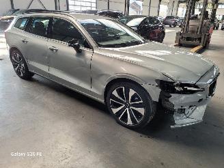 Volvo V-60 2.0 B4 145-KW Automaat Essential-Edition picture 4